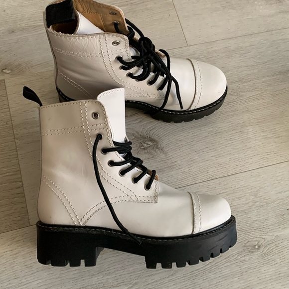 Urban Outfitters White Combat Boots lace up chunky size 6 bone white‎ off white - Picture 1 of 10
